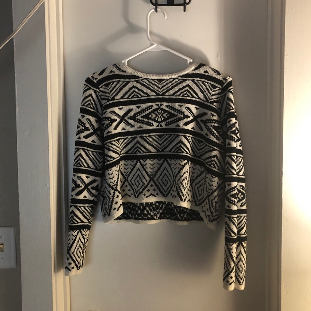 Black And White patterned cropped sweater